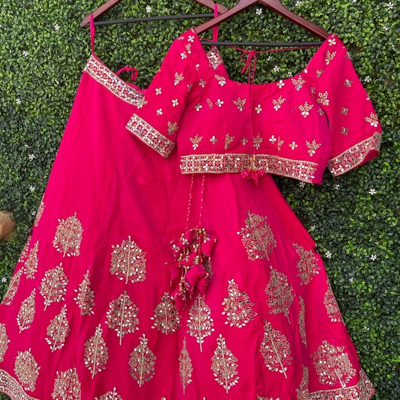Beautiful pure silk lehnga, choli with real mirrorwork and embroidery. - Picture 4 of 7
